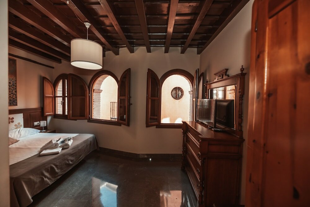 Фото Hotel Mercader de Sedas