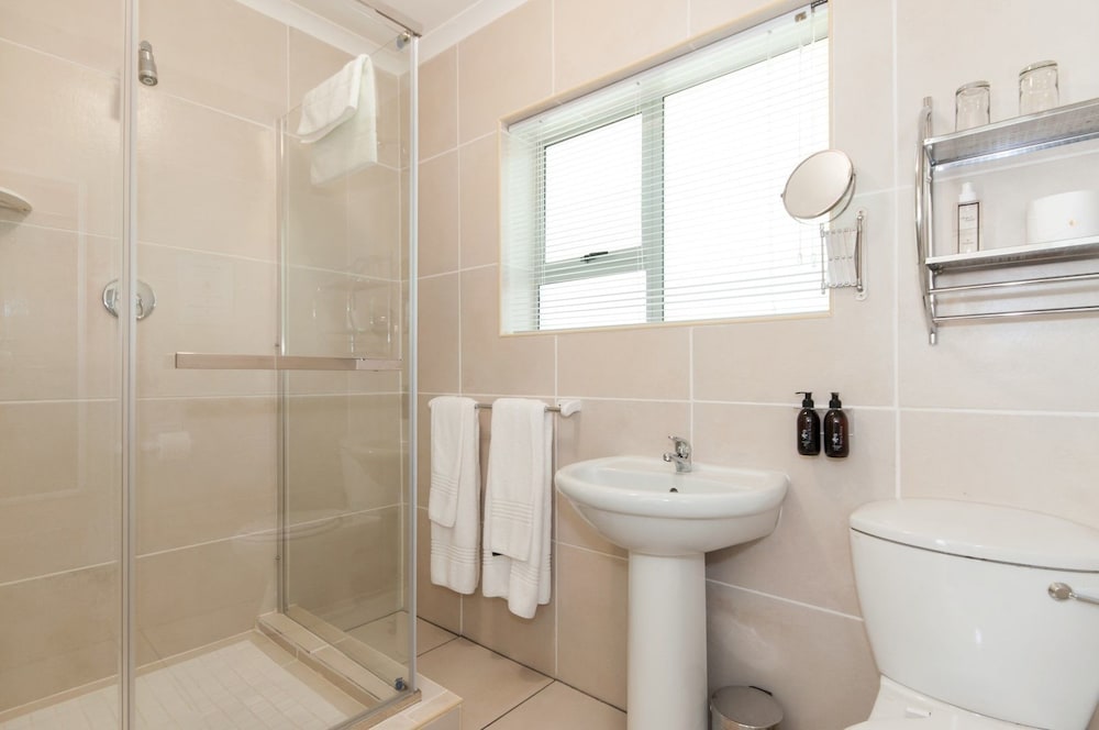 Фото Millard Crescent Guest House