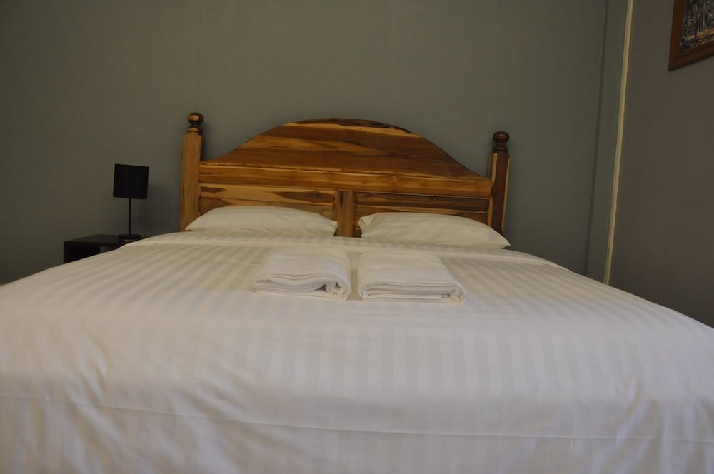 Фото Pilgrim's Kitchen & Inn