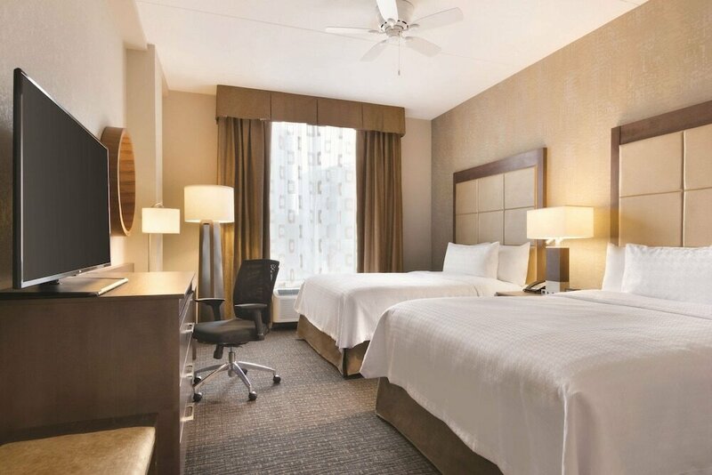 Гостиница Hilton Garden Inn Calgary Downtown в Калгари