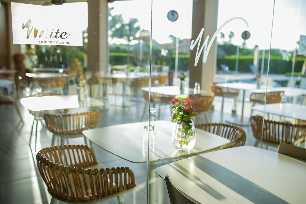 Фото Gold Coast Luxurious and Stylish Condo