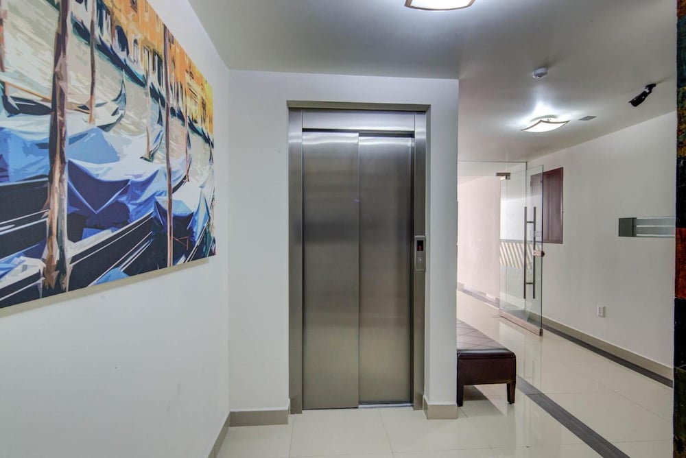 Фото Grupo Kings Suites Alfredo de Musset