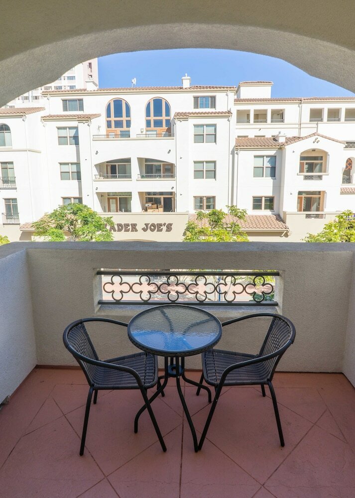 Фото Glendon Apartments