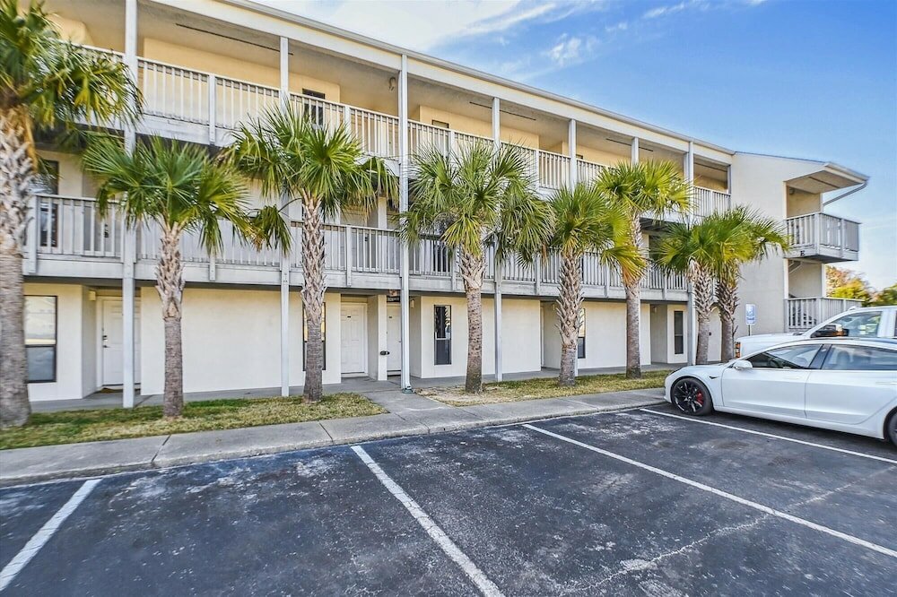 Фото Endless Summer E3 by Book That Condo