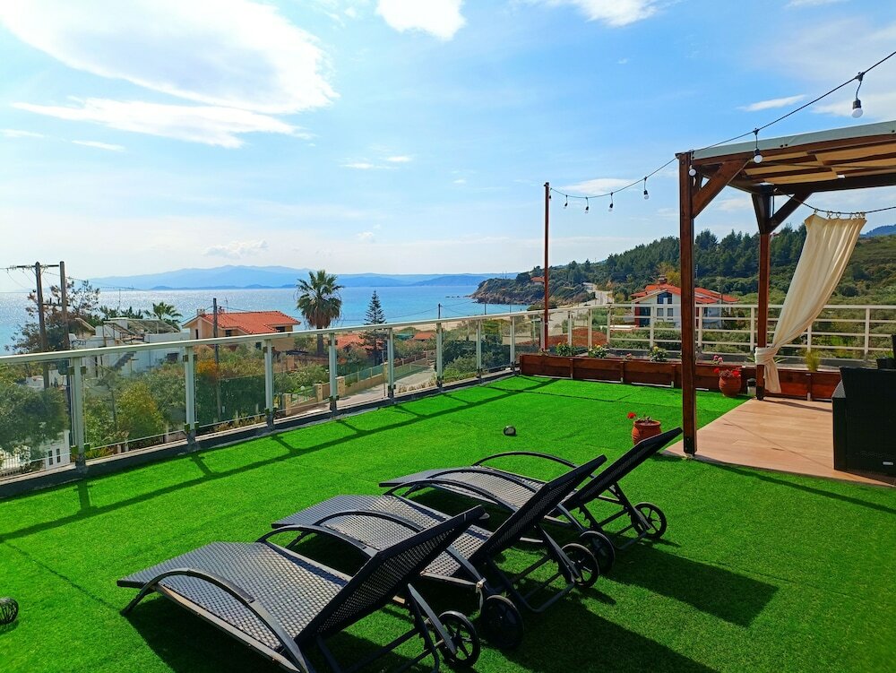 Фото Salonikiou Beach Deluxe Apartments