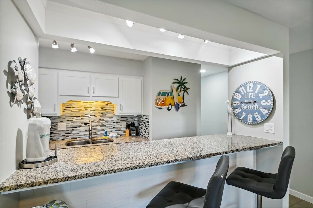 Фото Endless Summer E3 by Book That Condo