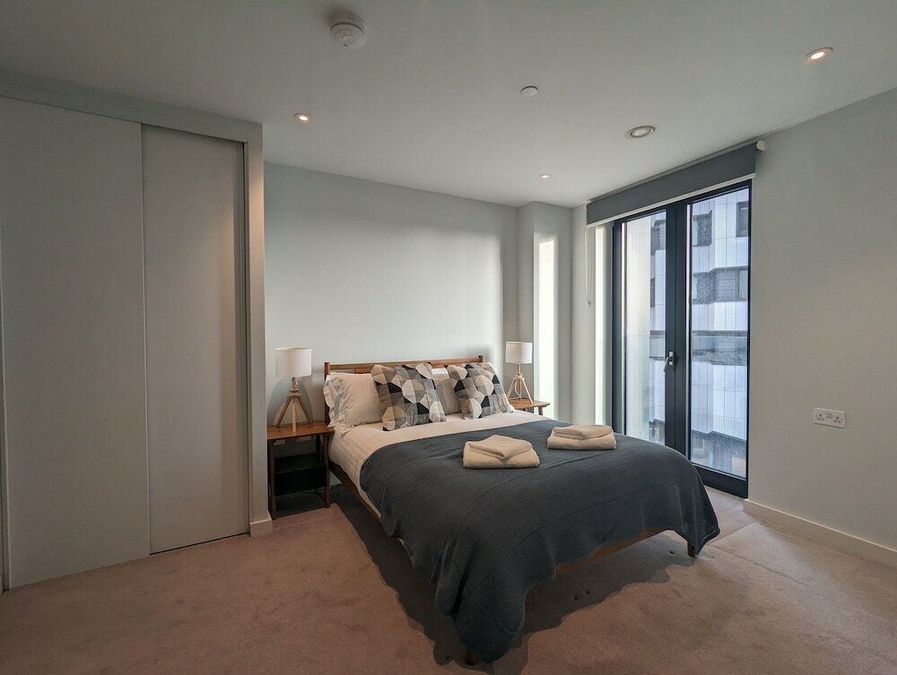 Фото Croydon by Charles Hope