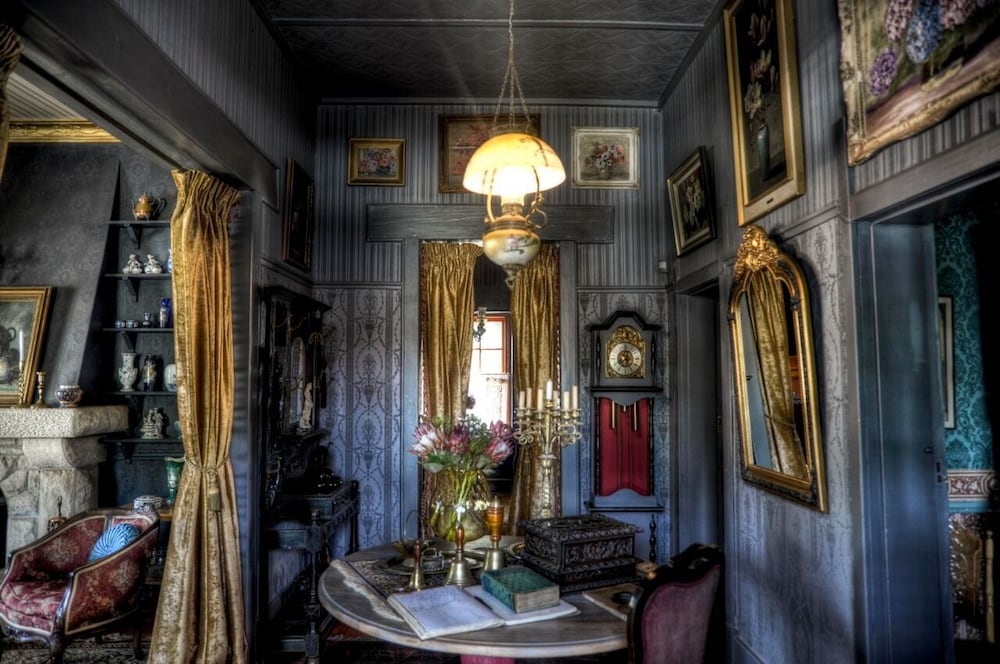 Фото Oak View Manor