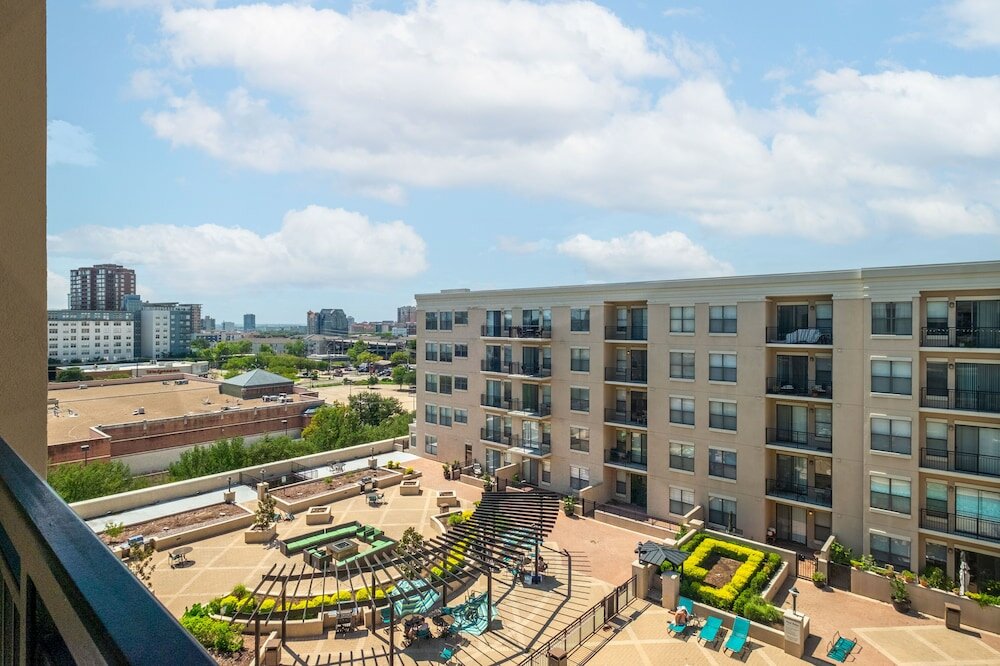 Фото Executive Suite With Pool & Gym