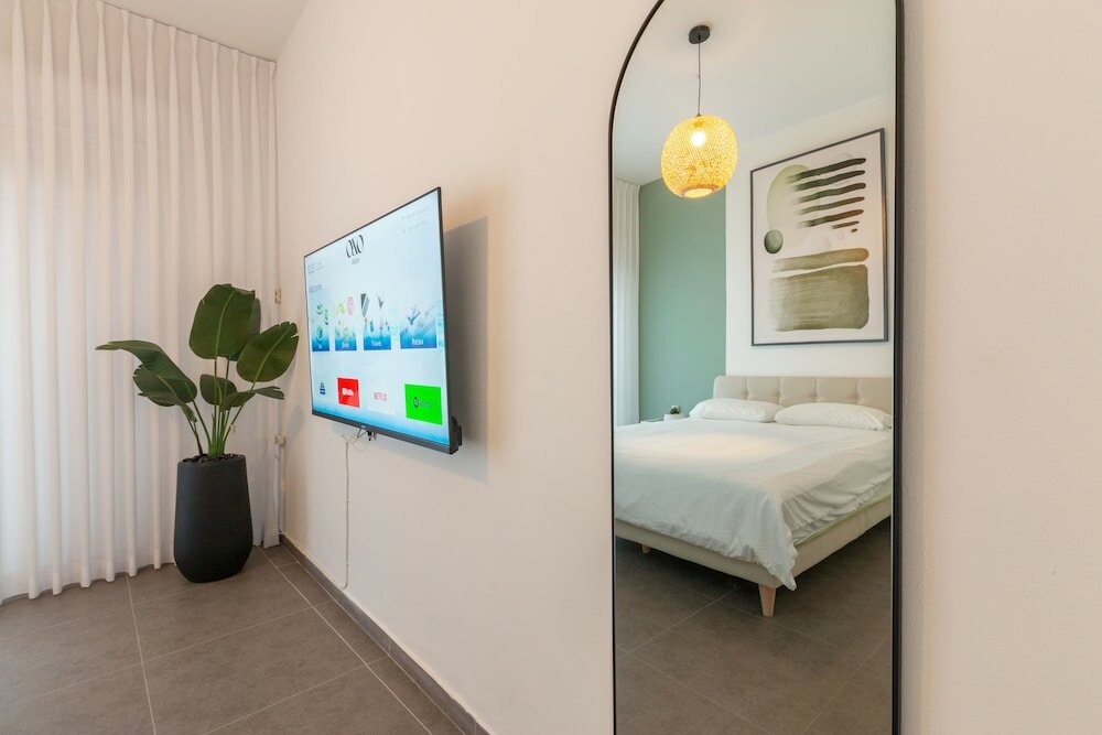 Фото Stunning Chic 2 Br Ibn Gvirol St