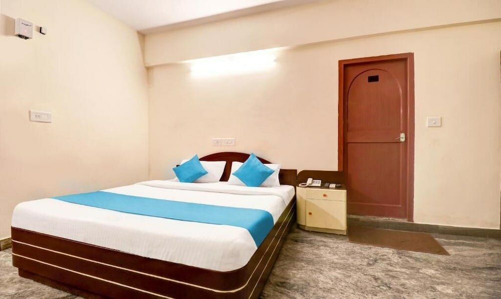 Фото Hotel Rvees Regency