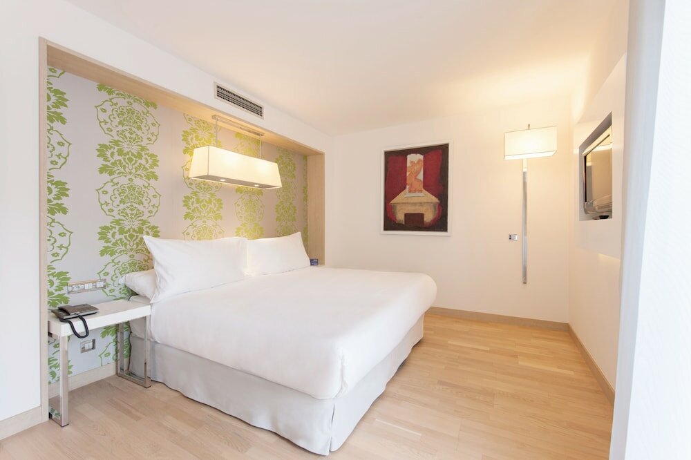 Фото Occidental Praha Five