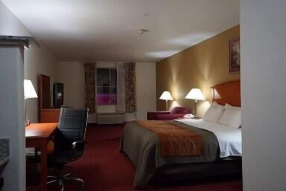 Фото Comfort Inn & Suites Chesapeake - Portsmouth