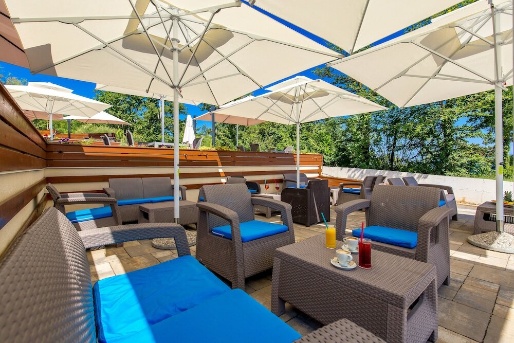 Фото Blue Waves Resort