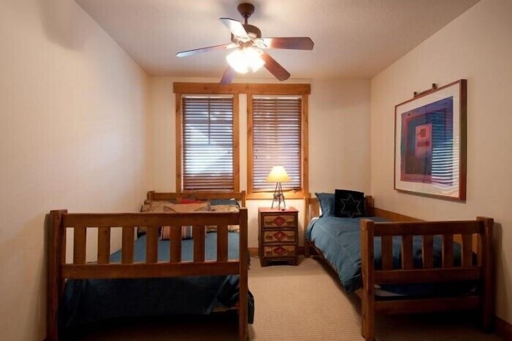 Фото Town Pointe by Lespri Management