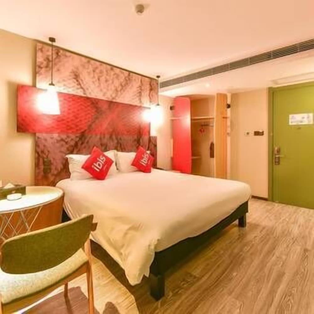 Фото Ibis Guilin Railway Station hotel