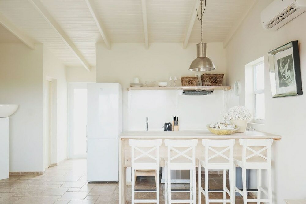 Фото Ocean Breeze Boutique Hotel & Marina