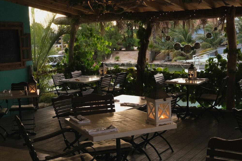 Фото Ocean Breeze Boutique Hotel & Marina