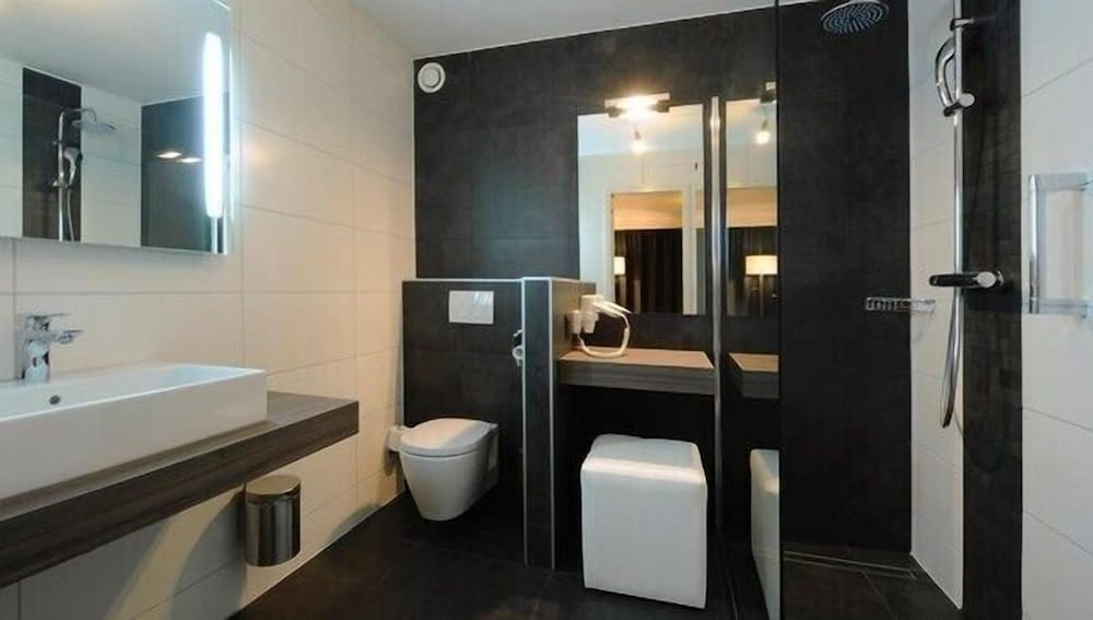 Фото Van der Valk Hotel Nazareth - Gent