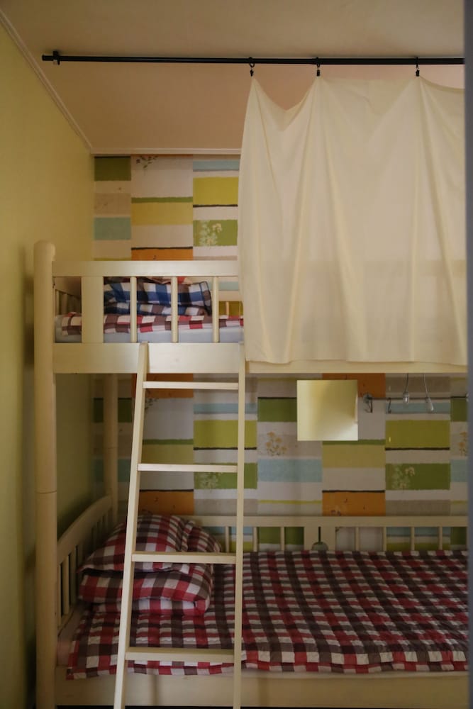 Фото Housetay Guesthouse 3nd Branch