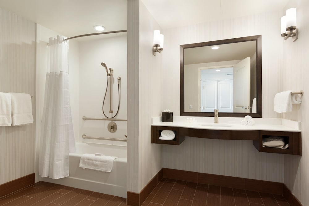 Фото Hilton Garden Inn Boston Logan Airport