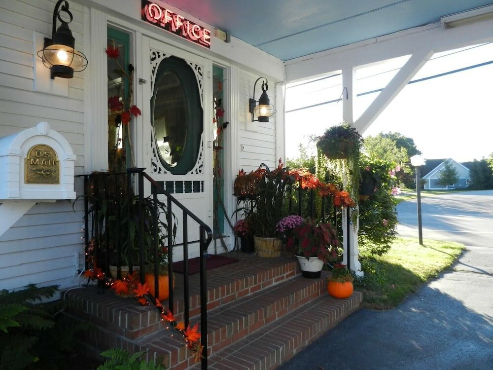 Фото Cedar Crest Inn