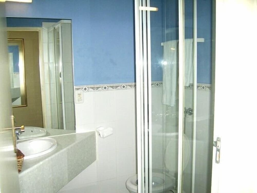 Фото Broadway Guesthouse