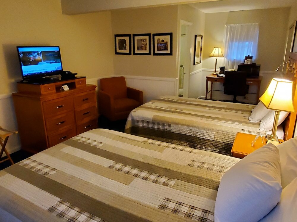 Фото Cedar Crest Inn