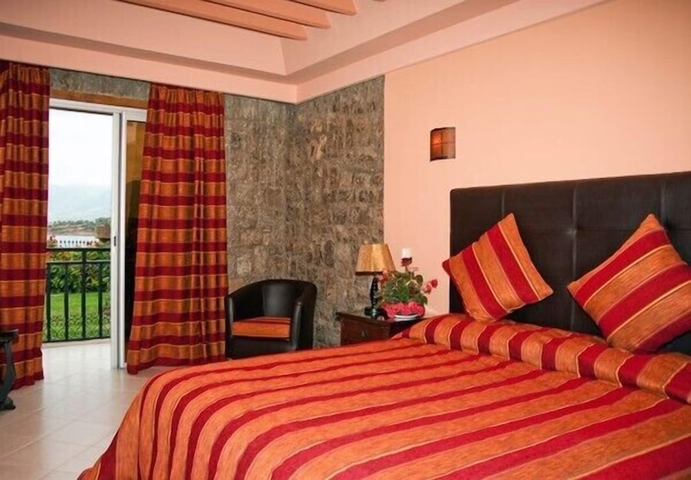 Фото Hotel Chems du Lac