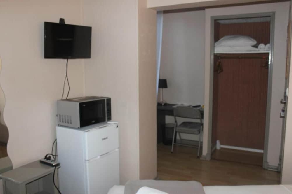 Фото Hôtel Le Rochegude