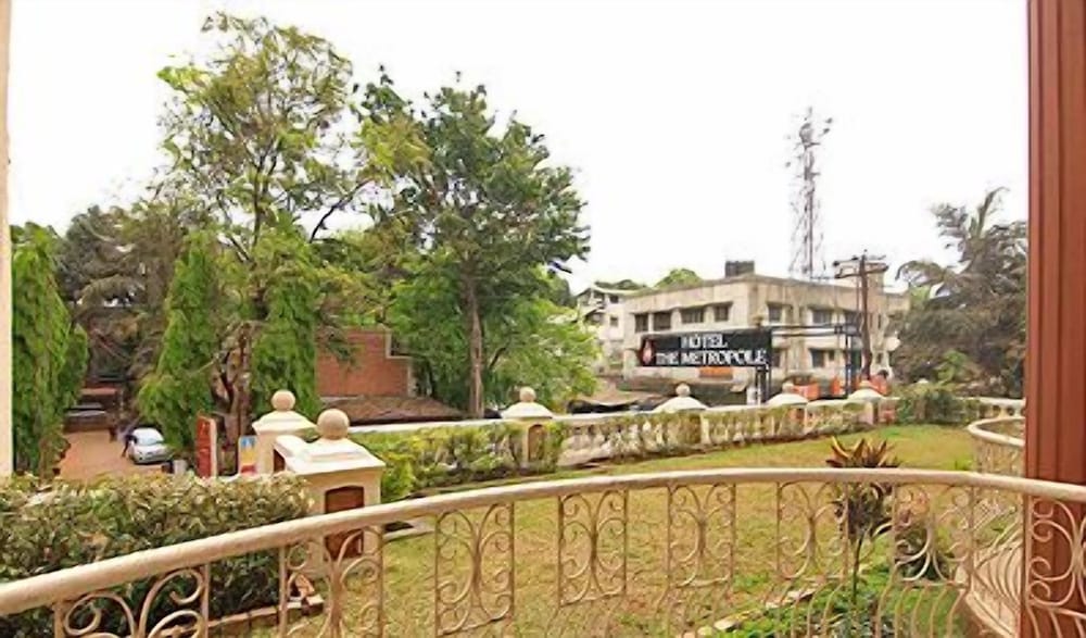 Фото Hotel The Metropole