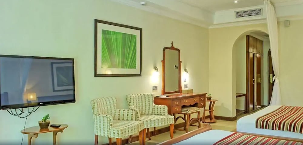 Фото Sovereign Hotel