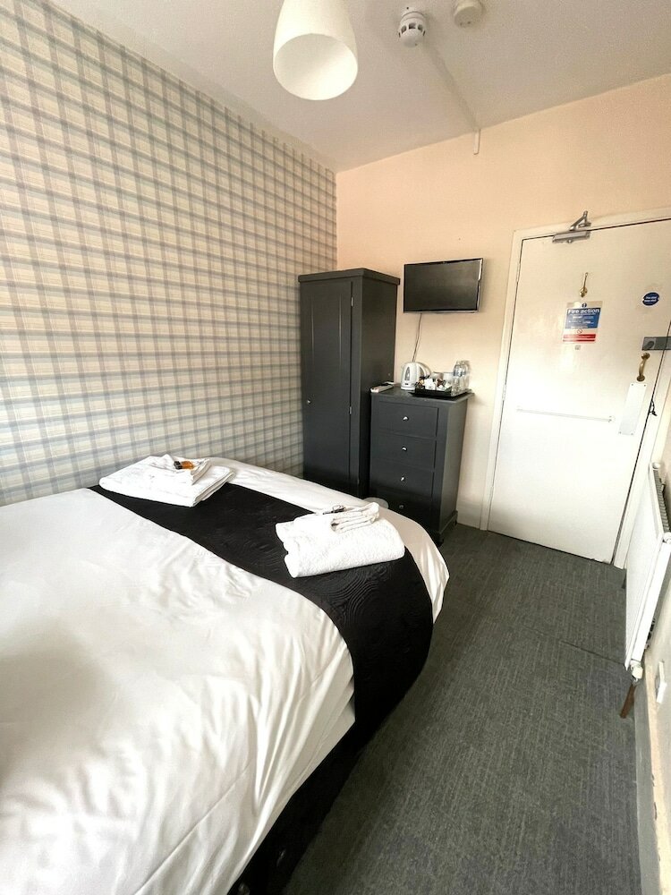 Фото The Crown And Cushion