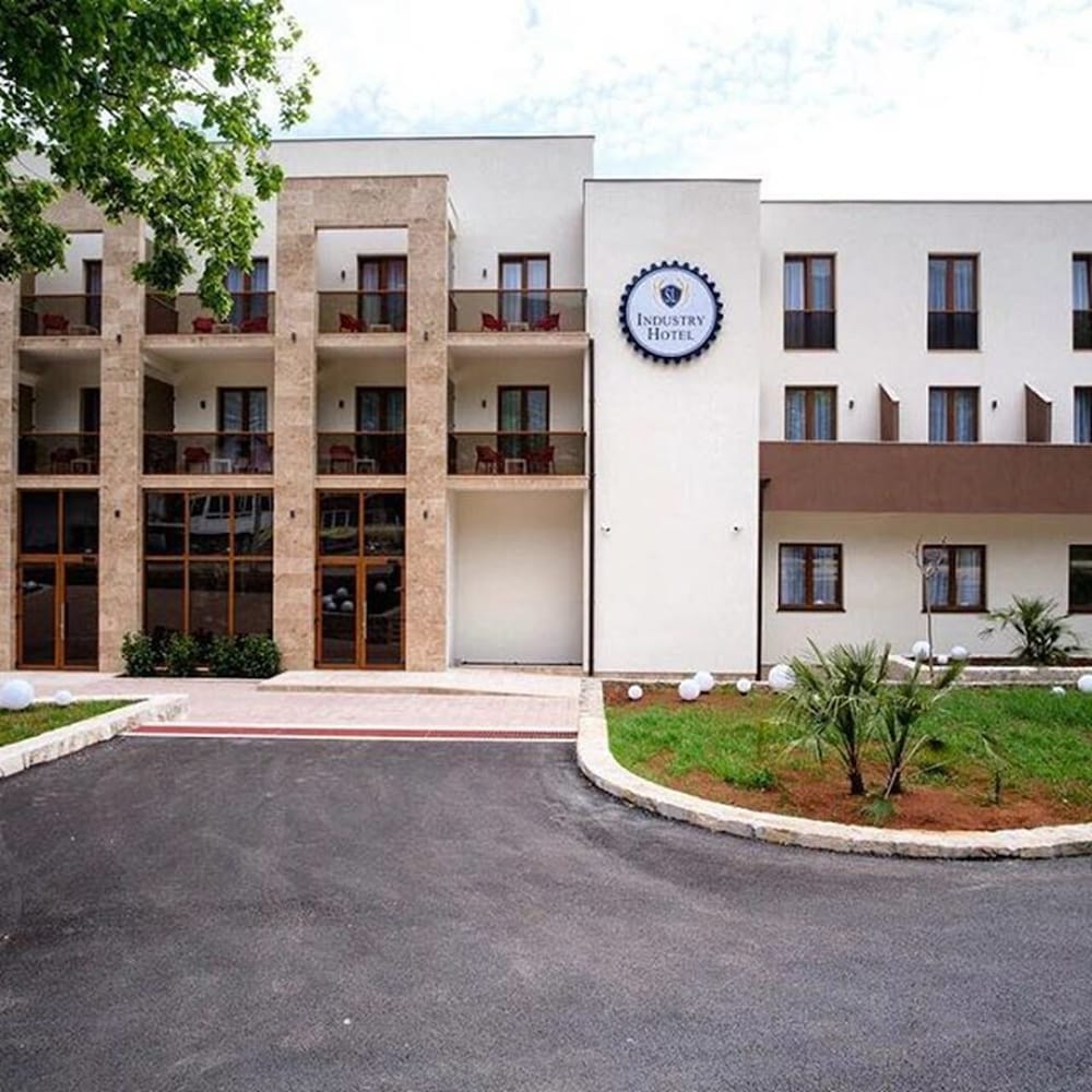 Фото отеля 1