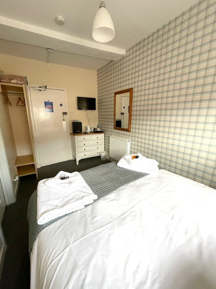 Фото The Crown And Cushion