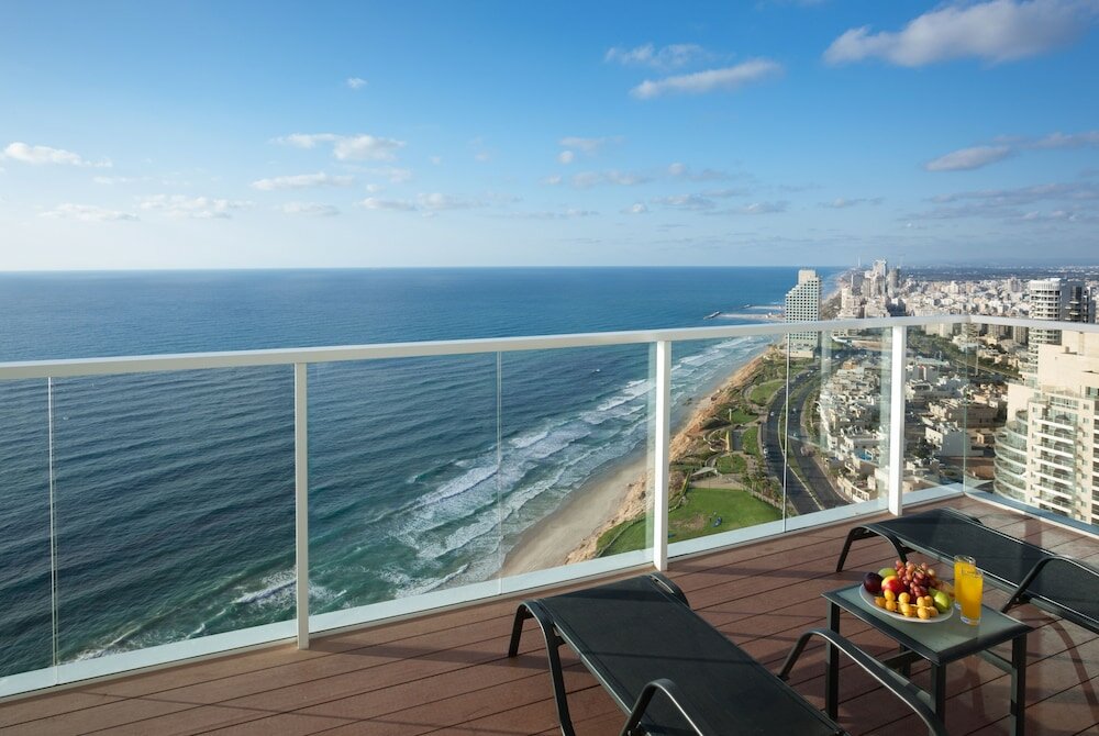 Фото Island Suites Hotel