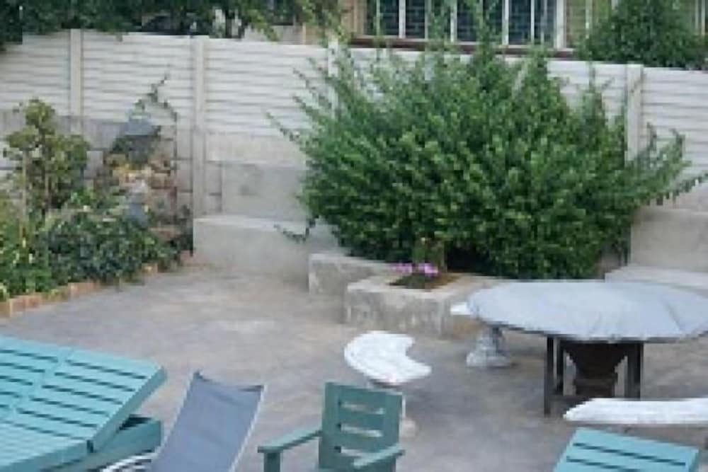 Фото Emerald Guesthouse