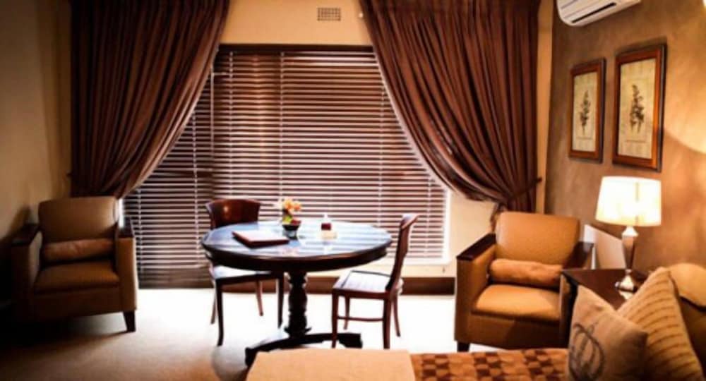 Фото Scott's Manor & Conference Venue