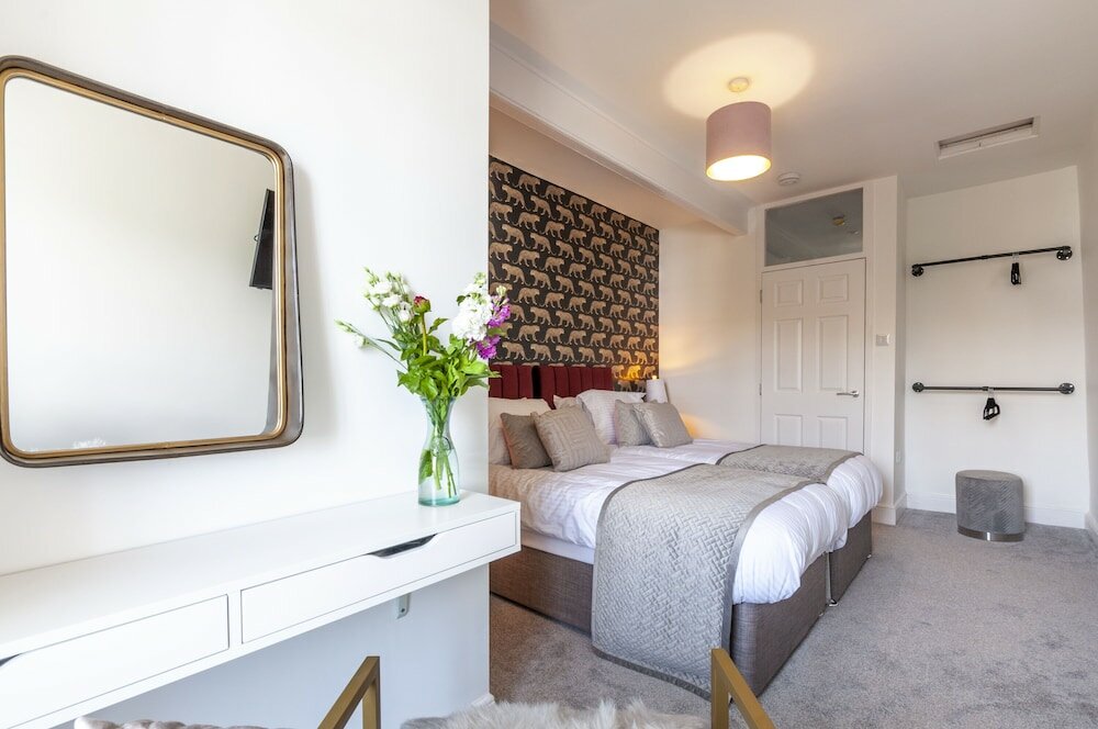 Фото Wyndham Square Apartments by K Boutique