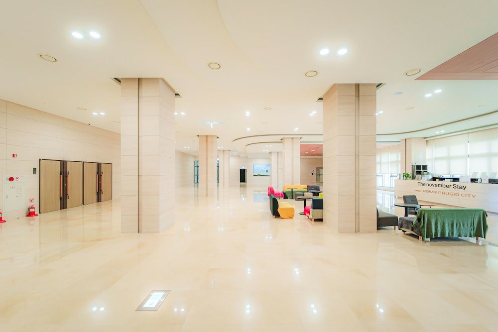 Фото The November Stay in Landmark