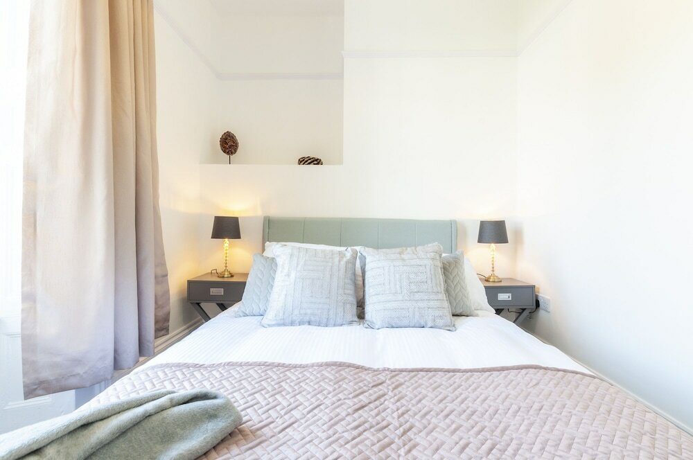 Фото Wyndham Square Apartments by K Boutique