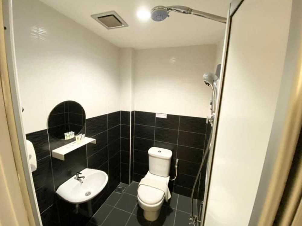 Фото One One 08 Hotel Tapah