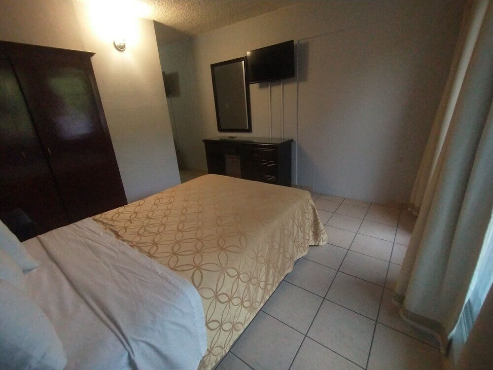 Фото Hotel Suites Royal