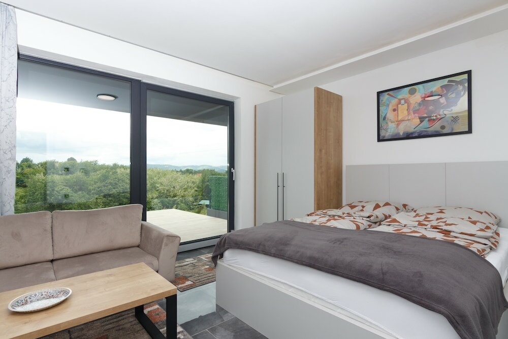 Фото Deluxe Feliciano Apartments