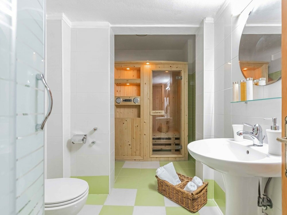 Фото A Private Haven: Hera with Secluded Pool and Garden