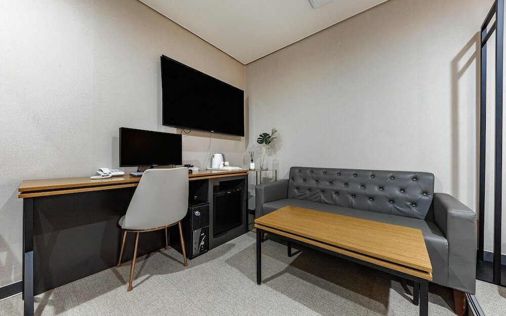 Фото Changwon Palyongdong Hotel Cozy