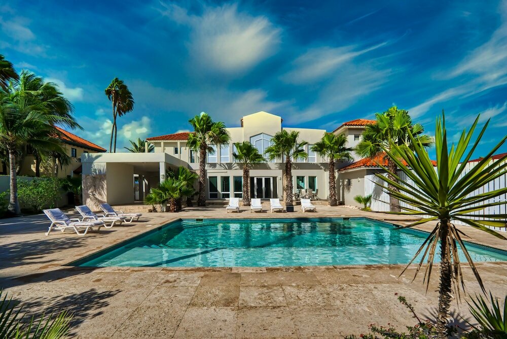 Фото Direct Ocean Front Villa With Private Pool + View! Boca Catalina Malmok!