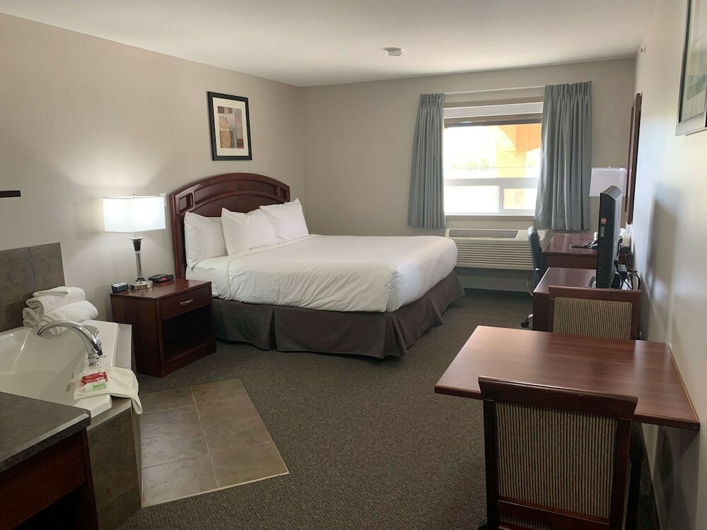 Фото Surestay Plus by Best Western Hardisty