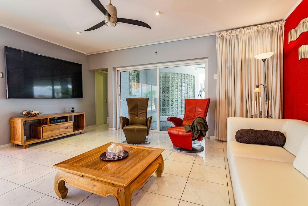 Фото Large Villa With View! Private Pool Free Utilities!