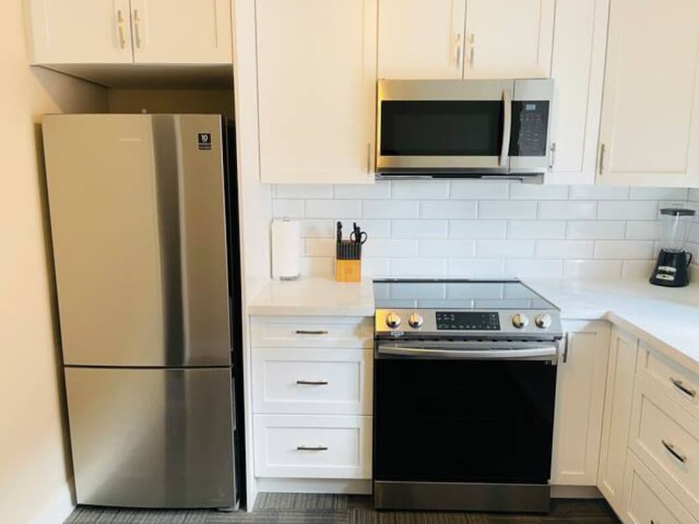 Фото Professional Three Bedroom Condo Suite